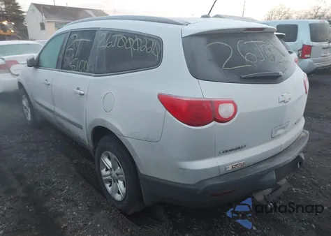 2010 Chevrolet Traverse Ls z USA, uszkodzony, nr VIN 1GNLVEED2AS109970